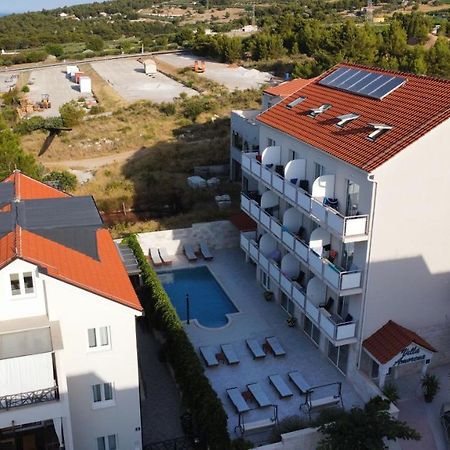 Villa Amorena - Adults Only Bol Zewnętrze zdjęcie